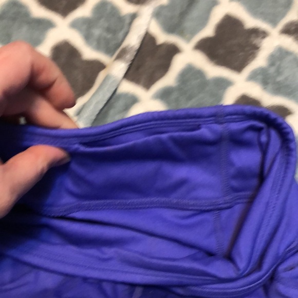 ✨2/$75 ✨ Fabletics bra & legging outfit - Picture 8 of 11